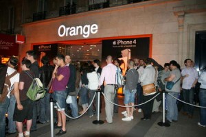 Boutique Orange des Champs Elysées - Tom's guide